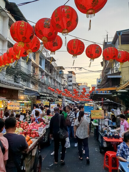 Marktstände in Chinatown in Bangkok