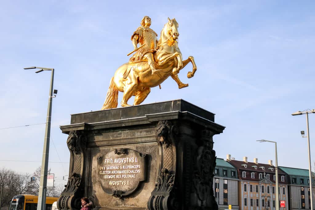 Statue des Goldenen Reiter in der Dresdener Neustadt