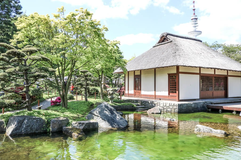 Hamburg - Planten un Blomen - Japanischer Garten mit Teehaus und See