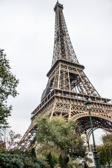 Eiffelturm von unten fotografiert