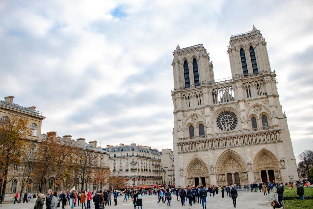 Notre-Dame Paris - Kirche mit zwei Türmen