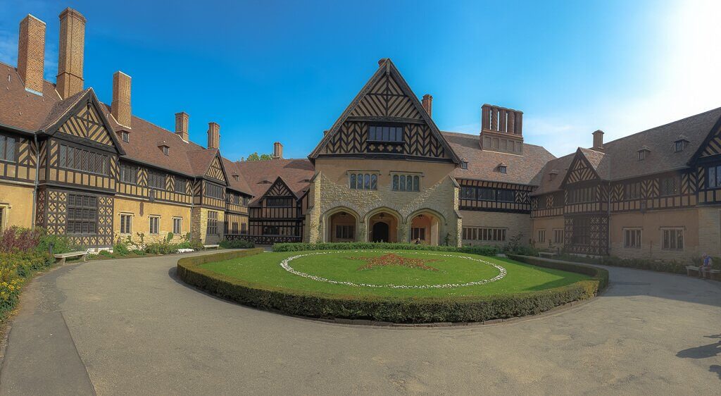 Potsdam - Schloss Cecilienhof - Innenhof - Landhaus