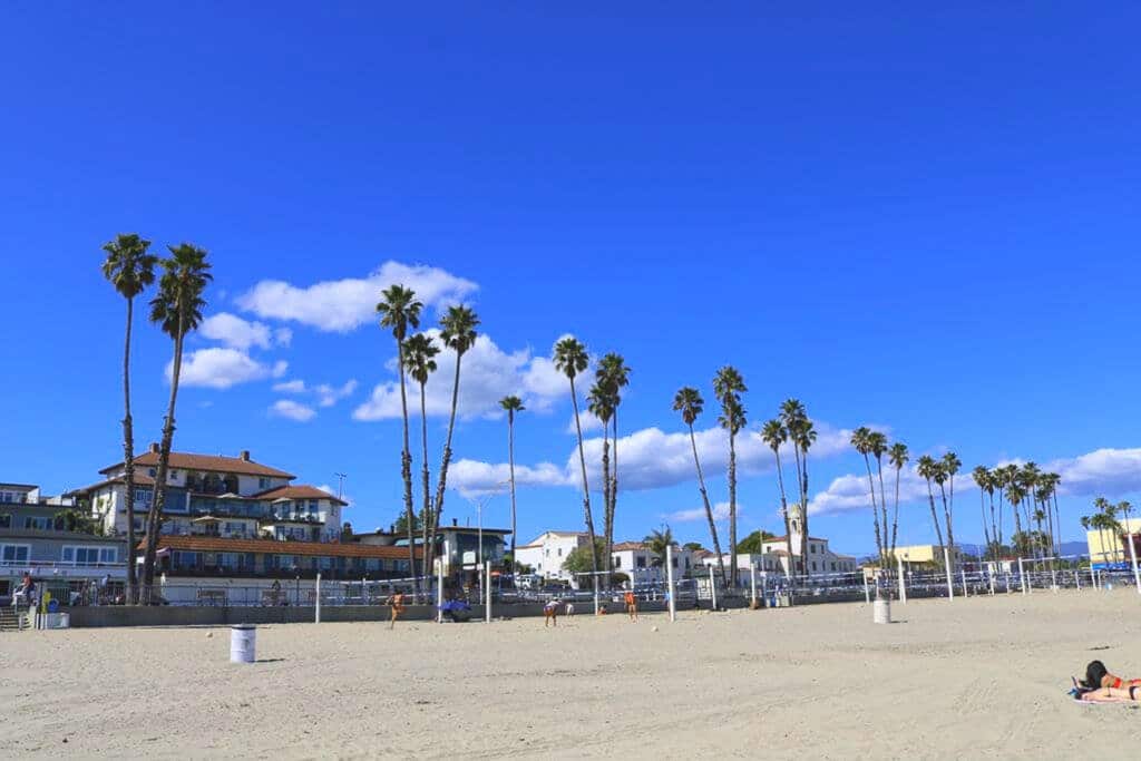 Santa Cruz - Strand - Palmen - Häuser