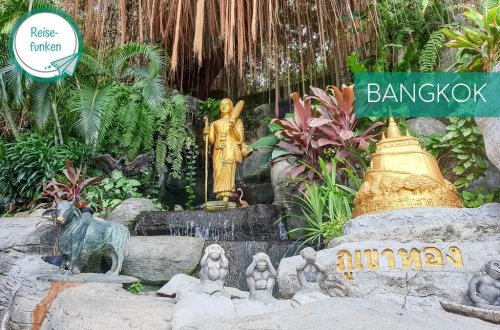 Bangkok - Golden Mount Temple_ Statuen von den drei Affen; goldene Figuren
