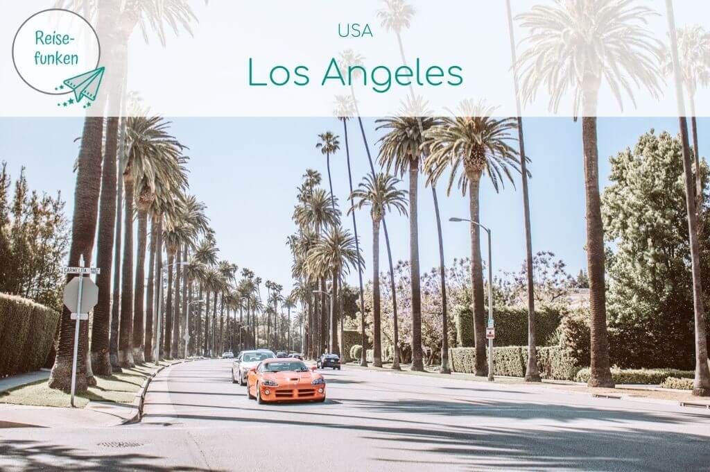 Bild mit Text: USA - Los Angeles, darunter Bild von rotem Sportwagen auf breiter Straße, mit Palmen gesäumt