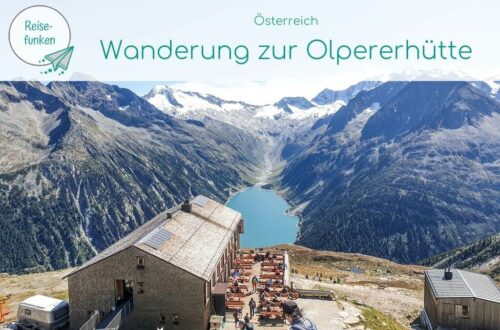 Bild trägt den Titel - Österreich - Wanderung zur Olpererhütte. Bild zeigt eine Hütte in den Bergen mit Ausblick auf einen Stausee
